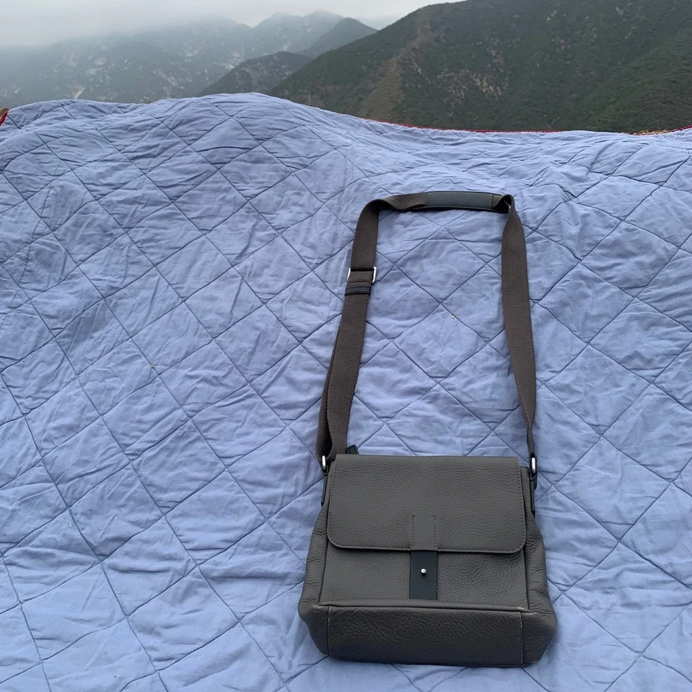 Vintage 2000s ECCO Ely pebbled leather men's crossbody messenger bag in grey